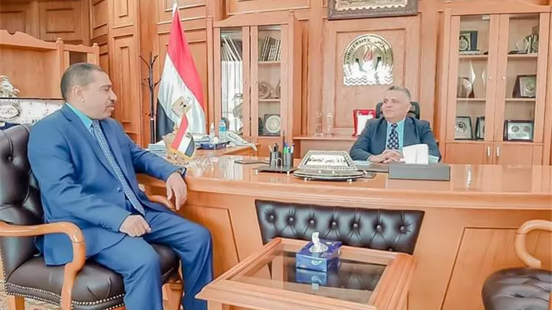 حنيجل يستقبل علي عطا رئيس الجامعة السابق