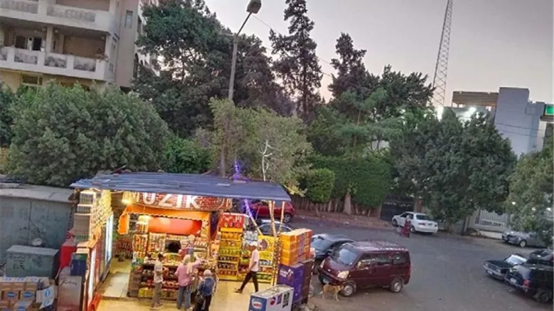 الأكشاك العشوائية تعود إلي الشوارع من جديد!!