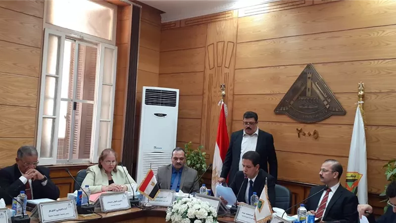 رئيس جامعة بنها يوجه بتكثيف ندوات التوعية بالقضية السكانية