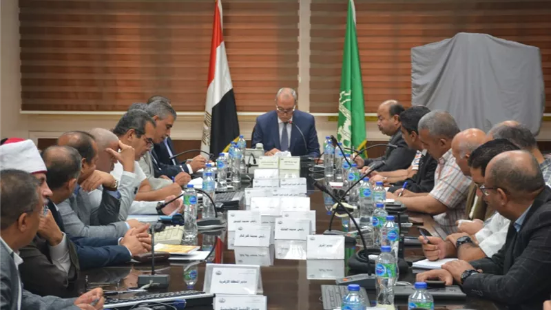 محافظ القليوبية يوجه بزراعة المساحات داخل وخارج المدارس