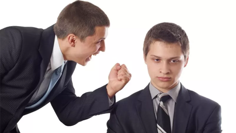 فرض الرأي على الآخرين..هل يقبله الشرع؟