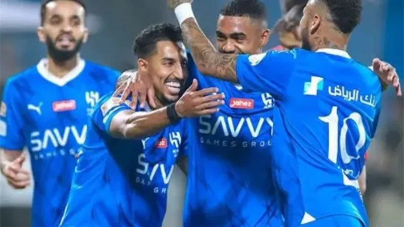 الهلال السعودي يستغني عن مدافعه بشكل رسمي