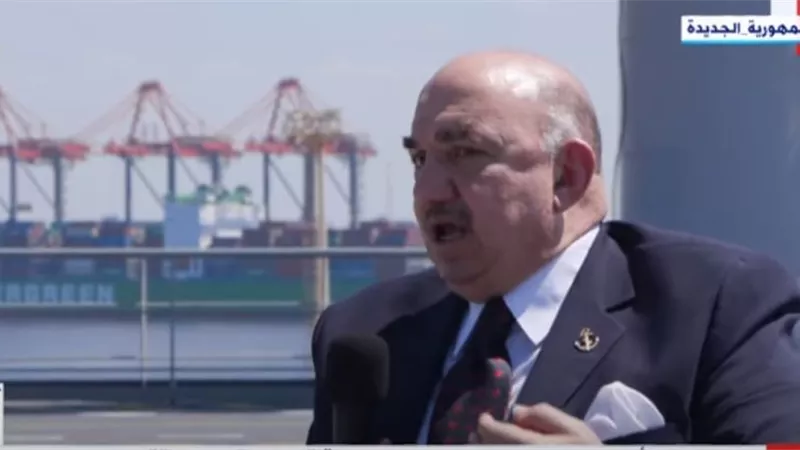 مدير الكلية البحرية السابق: الجسر البري بين مصر وليبيا امتد ثاني أيام الأزمة إعمالا لمقولة «مسافة السكة»