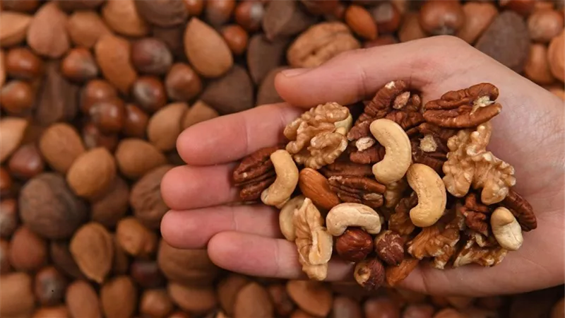 تعرف على أفضل كمية عليك تناولها من المكسرات يوميا