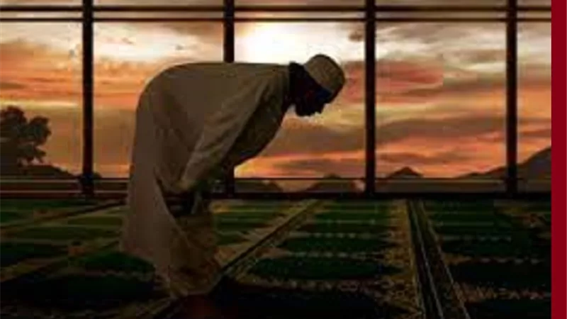 إيقاظ النائم للصلاة هذا حكمه وماذا لواُقيمت بغير خشوع