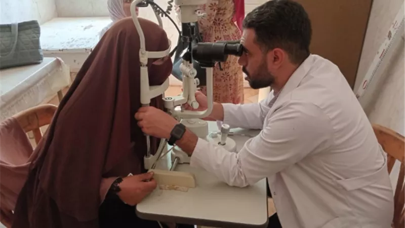 قافلة جامعة المنيا تشهد اقبالاً كثيف من أهالي قرية 