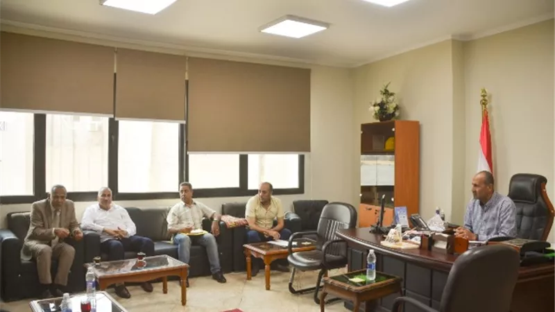 سكرتير بنى سويف يعقد اجتماعاً للبدء فى إنشاء كوبري اشمنت