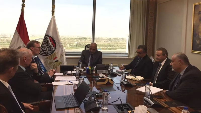وزير قطاع الأعمال يبحث مع وفد البنك الدولي سبل التعاون المشترك