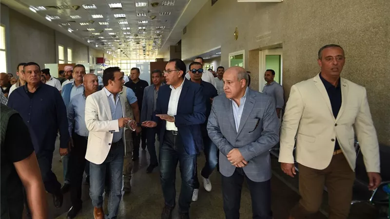 رئيس الوزراء يتفقد منفذ طابا البري