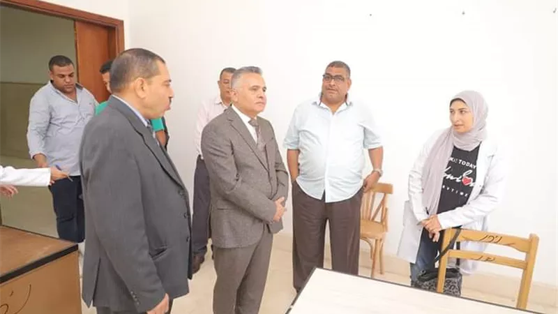 رئيس جامعة السويس يتفقد إجراءات الكشف الطبي بالإدارة الطبية