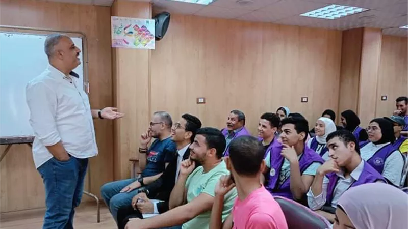 الصبروط يشيد بآداء أعضاء أندية التطوع بالقليوبية ويستمع لمشكلاتهم