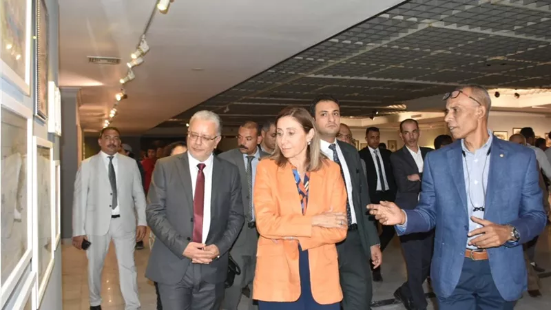 وزيرة الثقافة تفتتح معرض 
