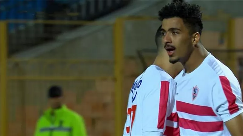 إعلامي شهير يفجر مفاجأة بشأن مدافع الزمالك