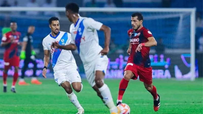 طارق حامد يشارك فى تعادل ضمك مع الهلال بالدوري السعودي