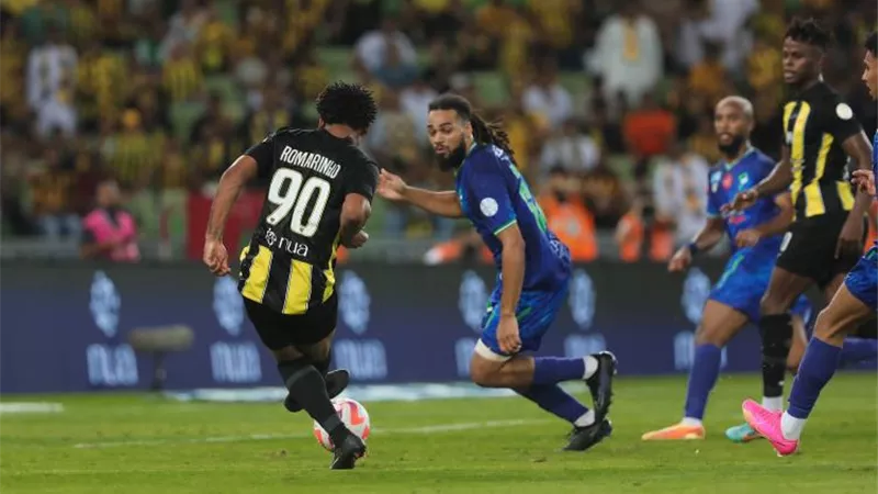 اتحاد جدة يتخطي الفتح بثنائية في الدوري السعودي
