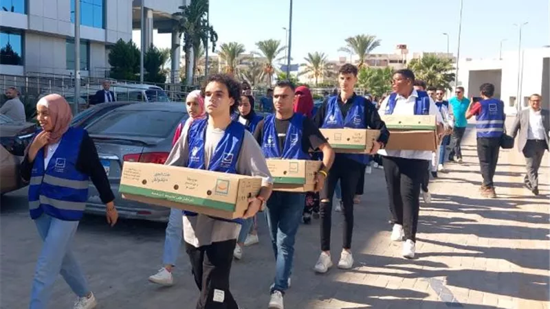 حياة كريمة توزع وجبات على المرضى ضمن مبادرة سبيل
