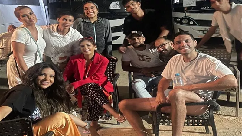 أحمد جمال سعيد برفقة ملك قورة فى حكاية 