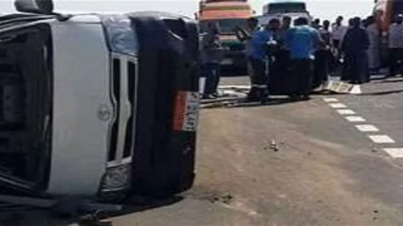 مصرع وإصابة 15 إثر إنقلاب ميكروباص بطريق العلمين فى البحيرة