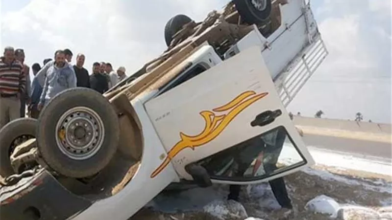 مصرع وإصابة 9 إثر انقلاب سيارة ربع نقل بالطريق الصحراوى فى المنيا