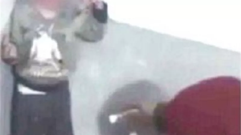 مصرع طفل معاق علي يد والده.. بالمنصورة
