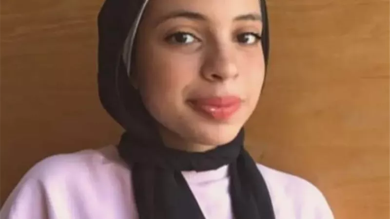 طالبة بجامعة الطفل في السويس تفوز في مسابقة أكاديمية البحث العلمي