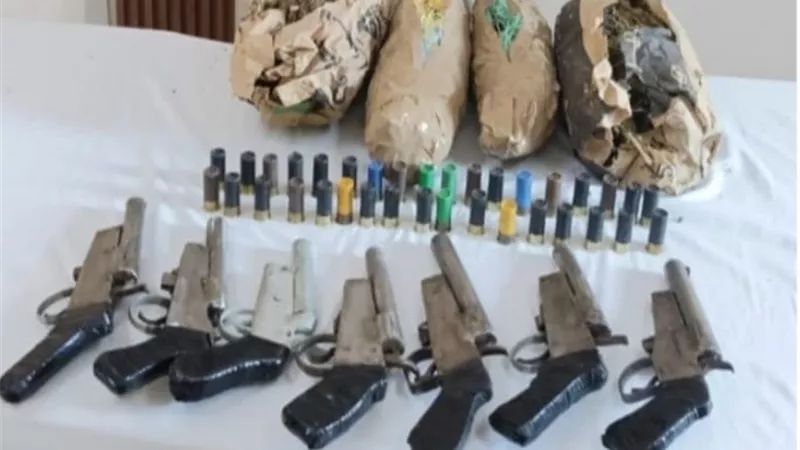 ضبط عاطل بـ ترسانة خرطوش وبانجو ببني سويف