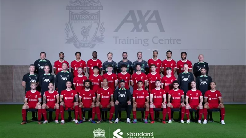 ليفربول يكشف عن الصورة الرسمية للفريق فى الموسم الحالى 2023-2024