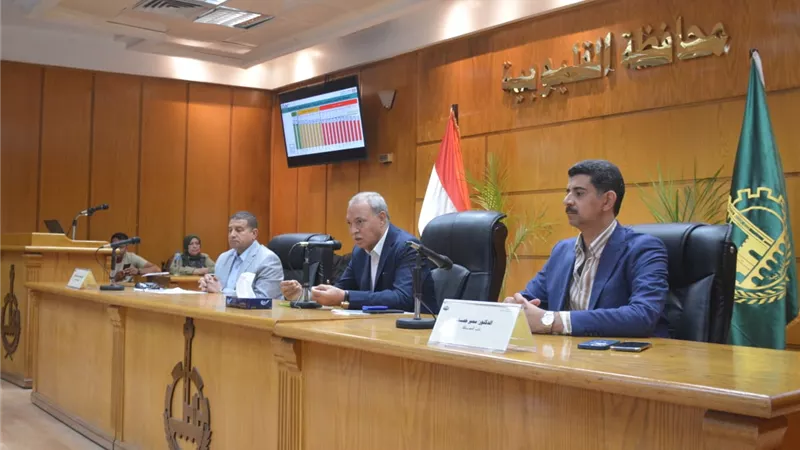 الهجان يوجه بتكثيف العمل في مشروعات حياة كريمة بشبين القناطر