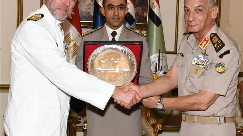 وزير الدفاع يلتقى رئيس اللجنة العسكرية لحلف شمال الأطلنطى