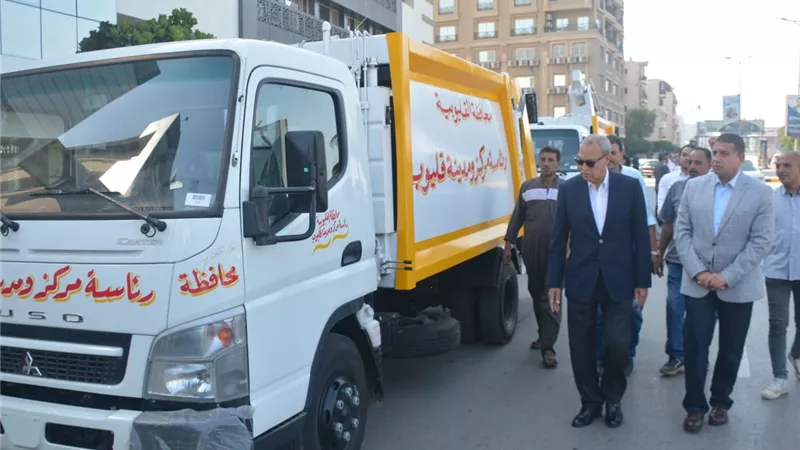الهجان يشهد تسلم معدات لدعم منظومة النظافة والإنارة بالقليوبية