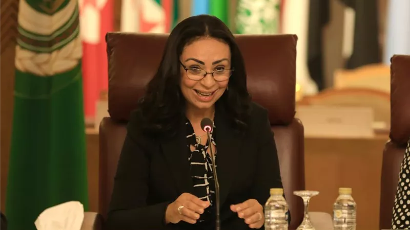 مايا مرسي: المرأة هى الطرف الأكثر تضرراً من الكوارث والحروب