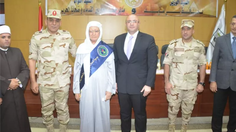 محافظ بني سويف ومدير جمعية المحاربين يُكرّمان 50 من أسر الشهداء