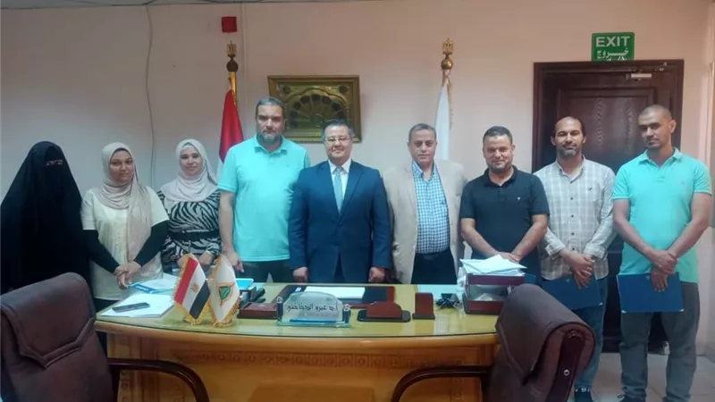 الدخاخني يُكرم فريق عمل وحدة I T بمستشفيات جامعة بنها