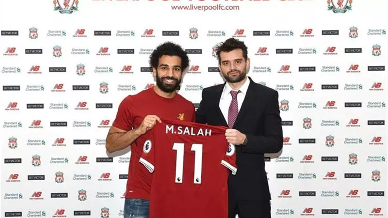 شاهد.. محمد صلاح ينشر تفاصيل تجديد عقده مع ليفربول