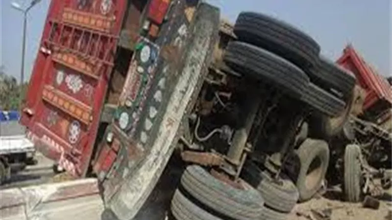 انقلاب مقطورة بعد اصطدامها بأخرى أعلى دائري المريوطية