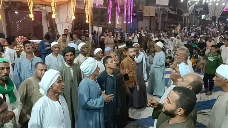 أهالى أرمنت الحيط بالأقصر يحتفلون بالمولد النبوى الشريف