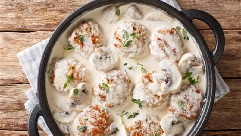 طريقة عمل كرات اللحم بالفطر والكريمة