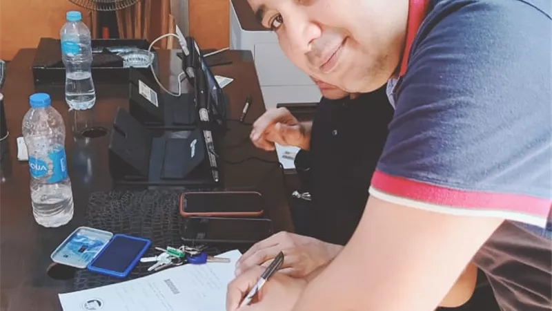 امين شباب المصريين الأحرار باسيوط يسجل أول توكيل لترشيح السيسي