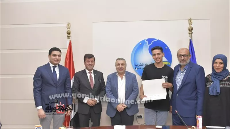 مياه دمياط تكرم أبناء العاملين المتفوقين فى الثانوية العامة