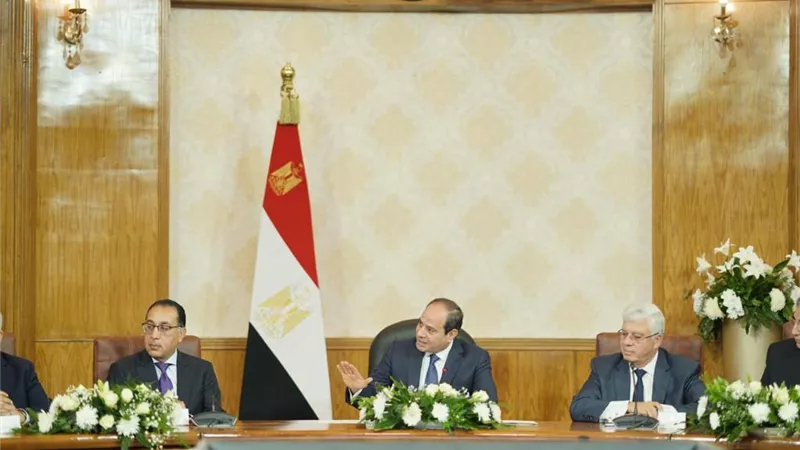 الرئيس السيسي يجتمع بأعضاء 