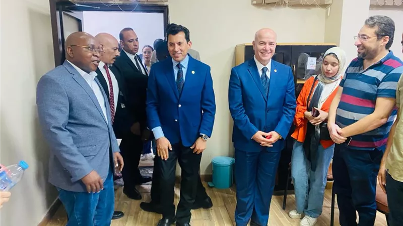 وزيرالشباب ونظيره التنزاني يشهدان عددا من الدورات التدريبية