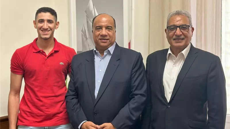 طائرة الاتحاد السكندري يتعاقد مع المحترف هشام يسرى