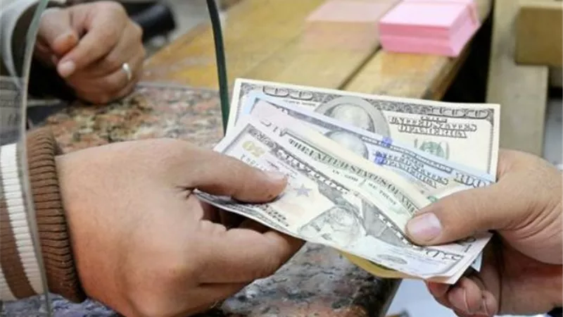 ضبط عامل بتهمة الاتجار بالنقد الأجنبي ببني سويف