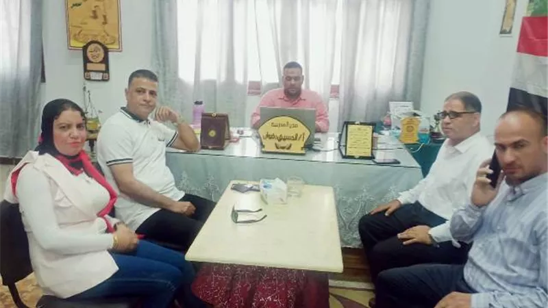 مدير ووكيل القنطرة غرب يتفقدان إستعدادات العام الدراسي الجديد.صور