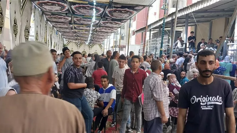 زحام بالمنوفية لتوثيق توكيلات تأييد ترشيح الرئيس