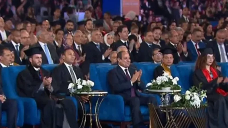 بحضور الرئيس السيسي..مسيرة لآلاف الطلاب باستاد قناة السويس