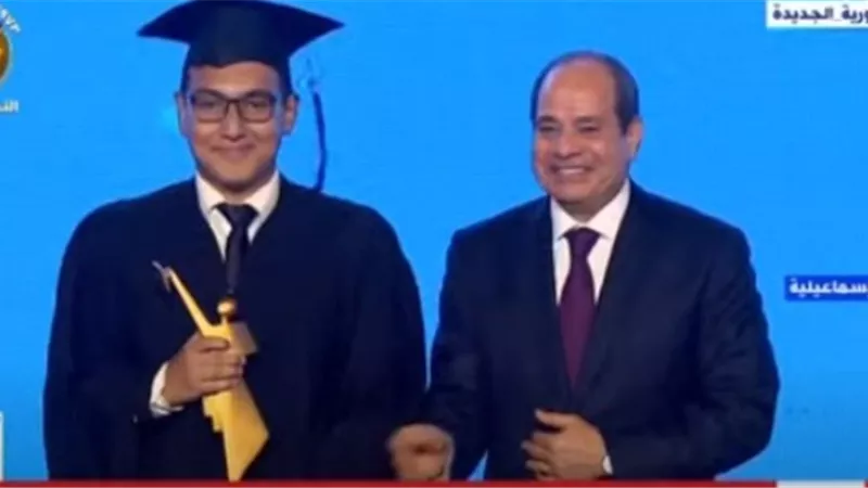 الرئيس السيسى يكرم أوائل الخريجين ضمن احتفالية يوم تفوق جامعات مصر