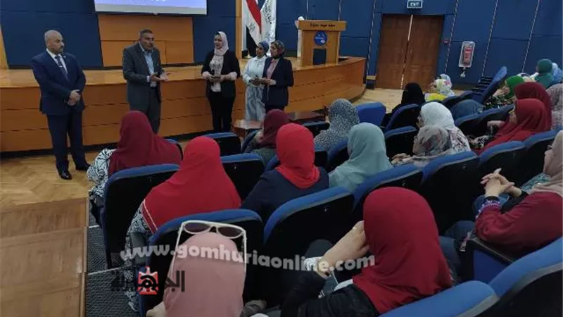 ندوة تثقيفية لنشر الوعى الصحى بين العاملات بميناء دمياط