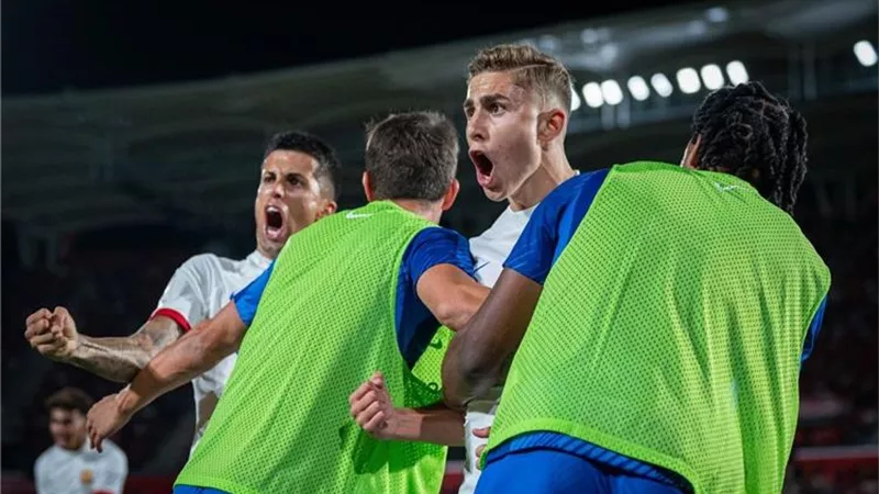 برشلونة يتعادل مع ريال مايوركا 2/2 وينفرد بصدارة الدوري الإسباني