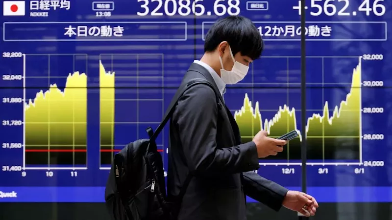 المؤشر نيكاي ينخفض 0.90 % في بداية التعاملات في طوكيو